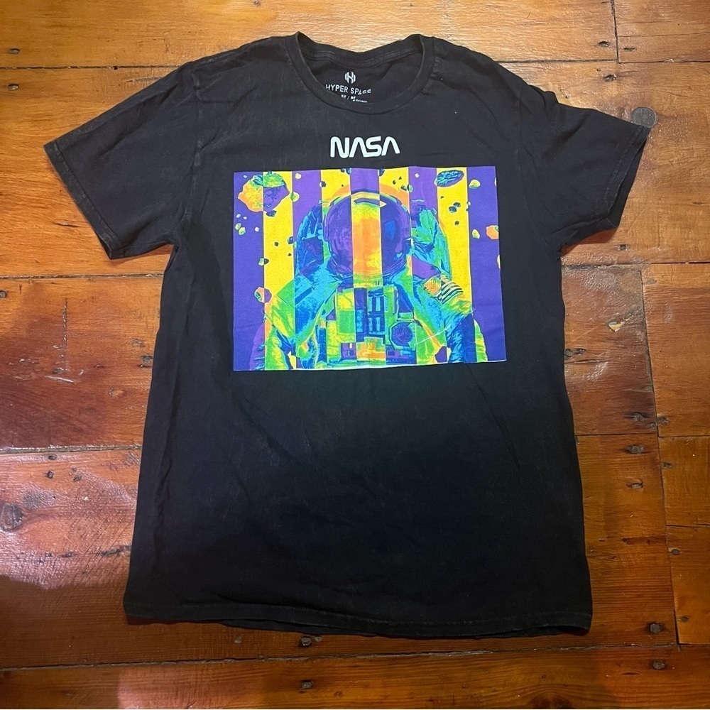Hyper Space NASA astronaut black distressed T-shirt neon print men’s size medium